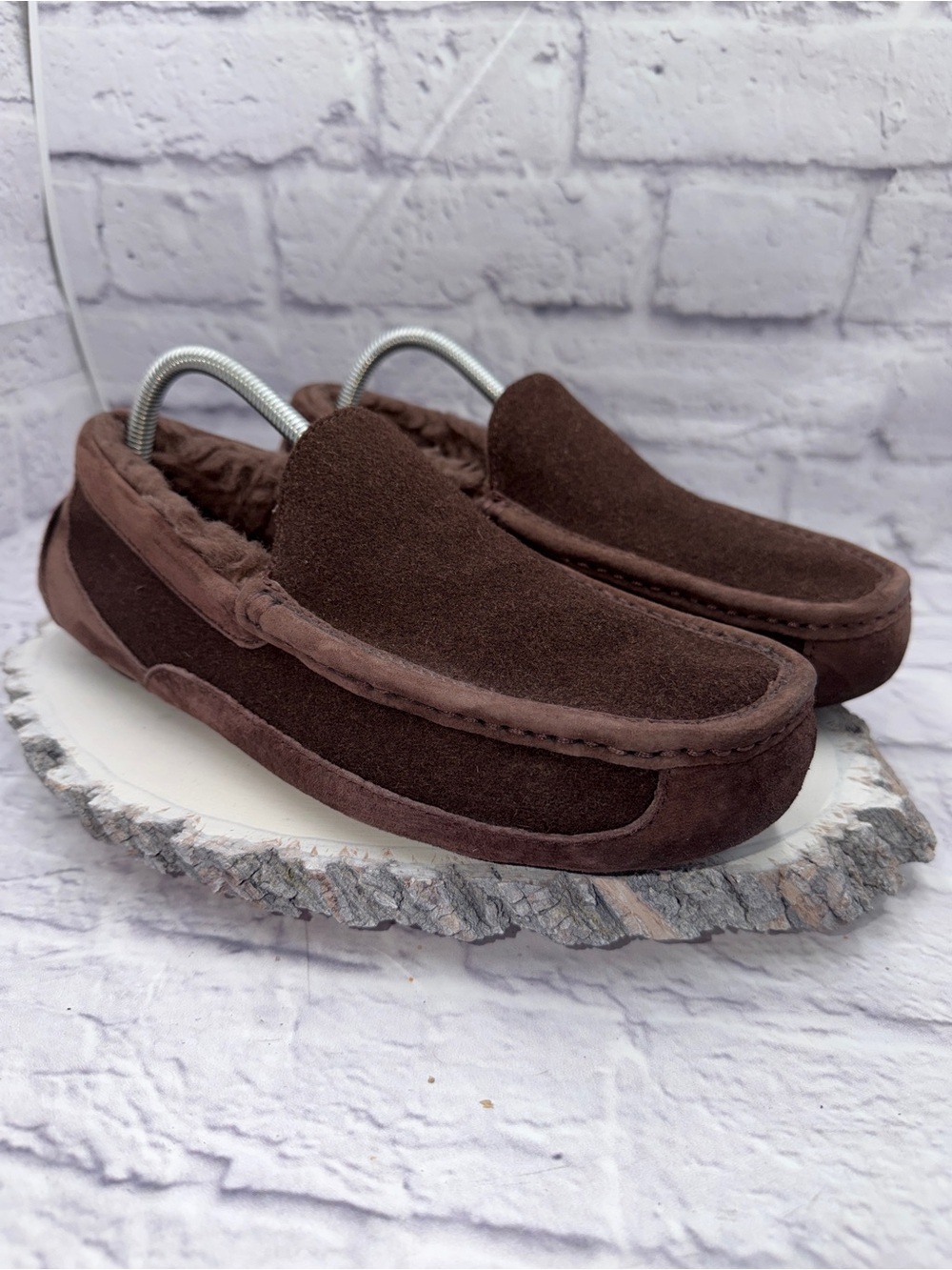 UGG Ascot Mens Espresso Brown Suede Moccasin Slippers Size 8 Sheepskin Lined
